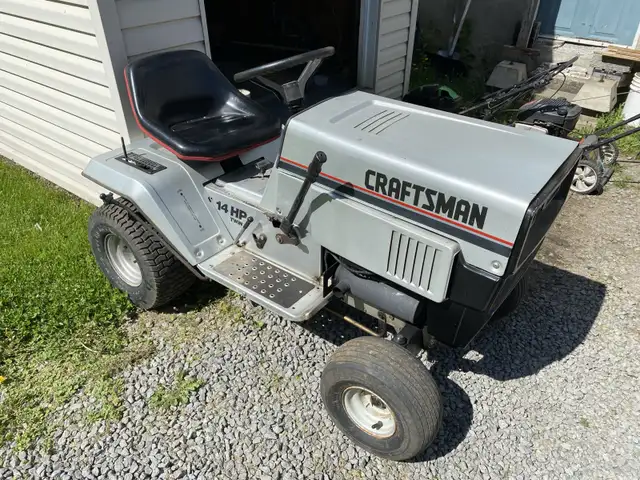 TRACTEUR À GAZON ANNÉES 80 CRAFTSMAN MOTEUR BRIGGS  14HP 2cyl in Lawnmowers & Leaf Blowers in Laval / North Shore - Image 2