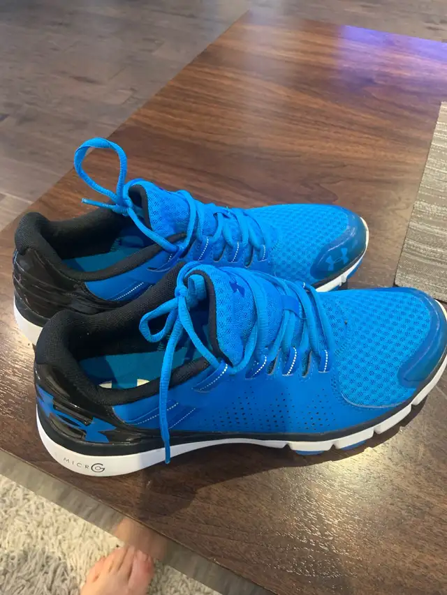 under urmour shoes size 9.5 man. in Men's Shoes in City of Toronto - Image 3