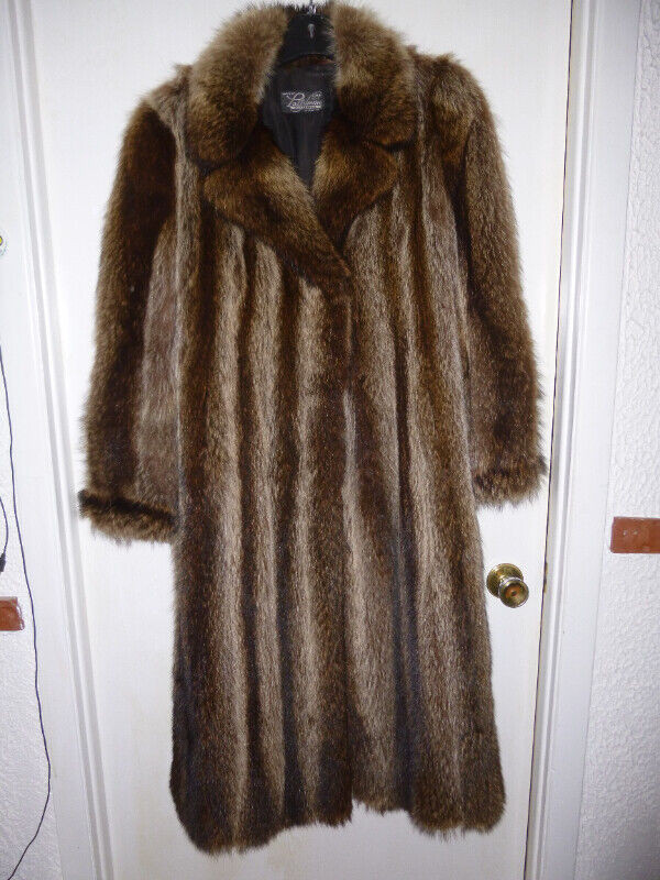 manteau de chat sauvage dans Femmes - Hauts et vêtements d'extérieur  à Saint-Hyacinthe