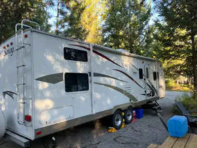 Savoy LX quad bunk travel trailer. Brand new battery, tires, wheel bearings, queen house mattress, h...