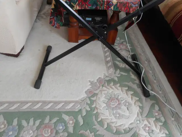 Yamaha YPT-300 61-Key Touch-Sensitive Keyboard Piano Midi w/ Pow in Pianos & Keyboards in Dartmouth - Image 9