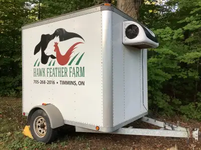 This trailer holds temperature from -5 F to 50 F (appropriate range) in very good condition.