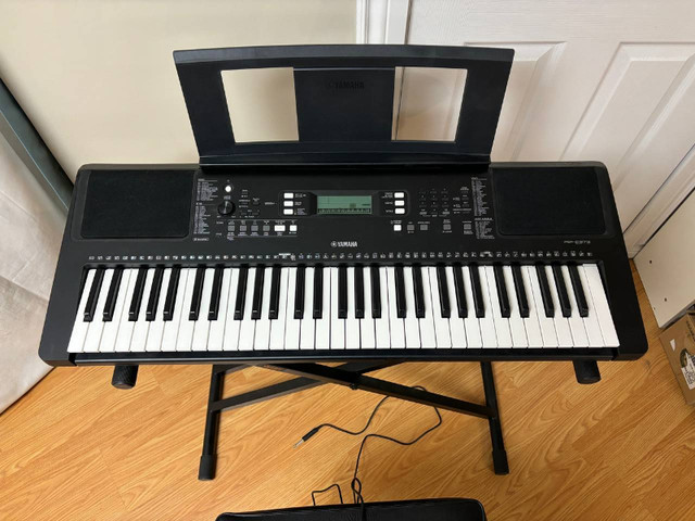Yamaha PSR E373 with Stand+Pedal+Bench in Pianos & Keyboards in Oshawa / Durham Region - Image 2