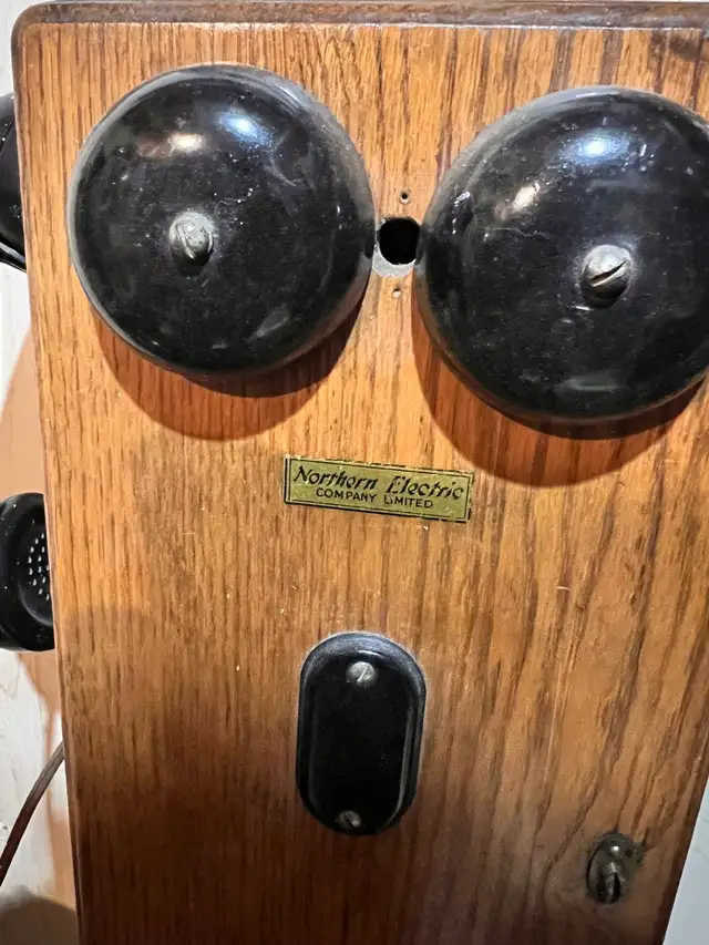 Antique Wood Telephone & receptor.. vintage wooden phone in Arts & Collectibles in Ottawa - Image 11