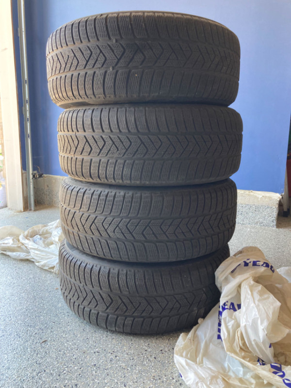 Used winter tires for BMW 255/50/R19 (set of 4) in Tires & Rims in Mississauga / Peel Region