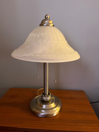 1 Lampe sur table et 2 lampes sur pied (50$ pour les 3)