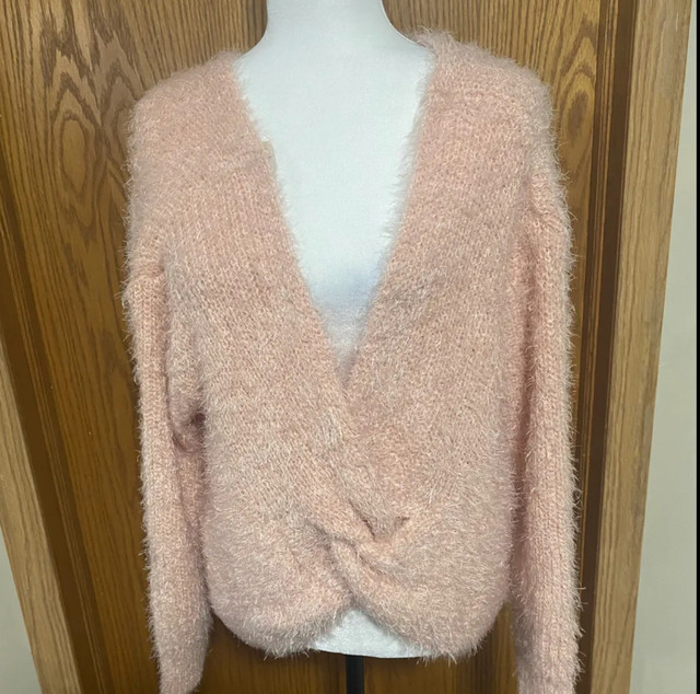 Cute pink xl light sweater in Women's - Tops & Outerwear in Calgary - Image 2