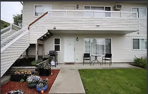 Condo - Ground Floor - 2 Bedrooms & 2 Full Bathroom- in popular area, walking distance to Kalamalka...