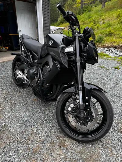 18 YAMAHA MT09 7800 km Full exhaust Custom stunt cage/skid plate/tail tidy Bike is near perfect. Has...