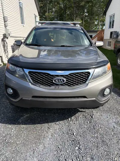 Kia sorento LX 2013 4 cylindres 2.4L automatique , 196000 km, moteur changer en 2023 par le concessi...