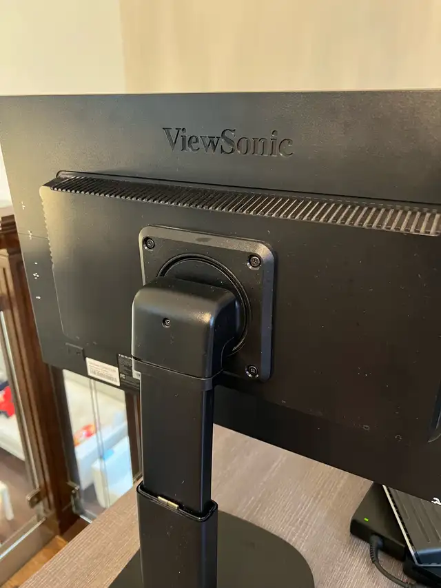 ViewSonic 24" Monitor (VS14782 / VG2439M-LED) in Monitors in City of Montréal - Image 3