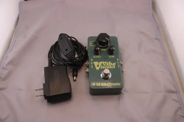 TC Electronic Viscous Vibe Pedal (41985-1) in Amps & Pedals in City of Halifax - Image 7