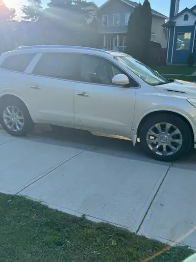This reliable, well-maintained pre-owned Buick Enclave offers a spacious and comfortable ride with i...