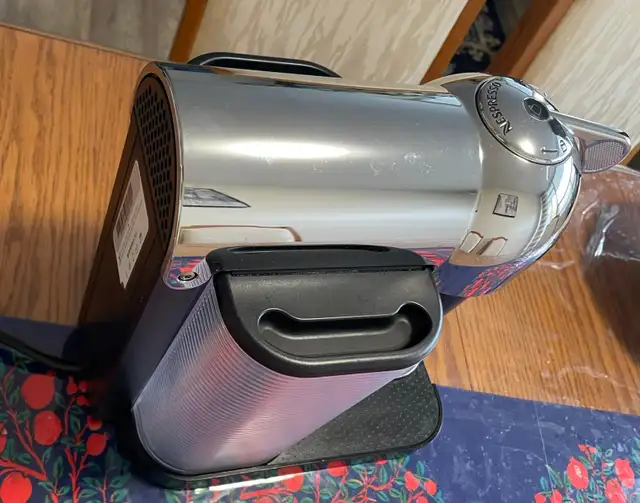 Nespresso Vertuo Coffee Machine by Breville – Excellent Conditi in Coffee Makers in Hamilton - Image 3