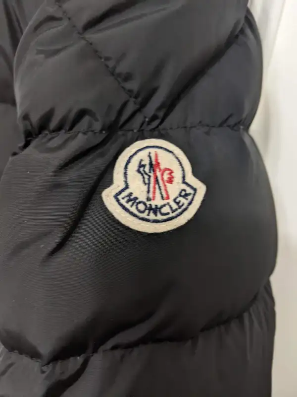 Moncler Quilted Black Long Down Jacket Size 6 / XXL in Men's in Mississauga / Peel Region - Image 5