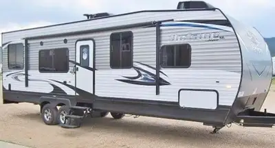 2018 Jayco Octane Super Lite 272 Toy Hauler. Spacious interior with a queen bed, convertible sofas,...
