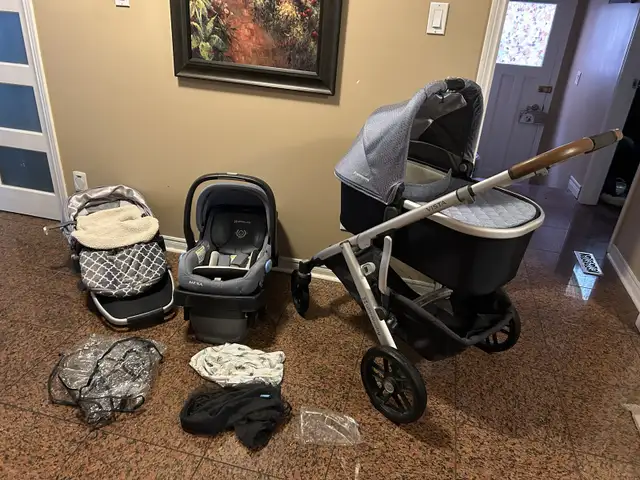 Uppababy Vista stroller set . Clean as new  in Strollers, Carriers & Car Seats in Markham / York Region - Image 9