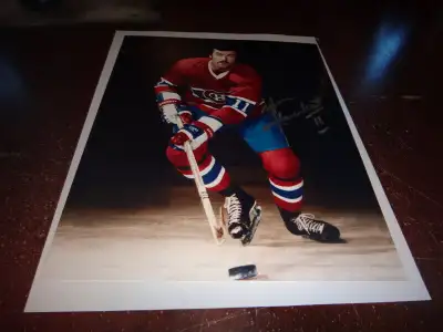 Montreal hockey canadiens Yvon Lambert # 11 colour photo autographed 8 x 10 this picture was signed...