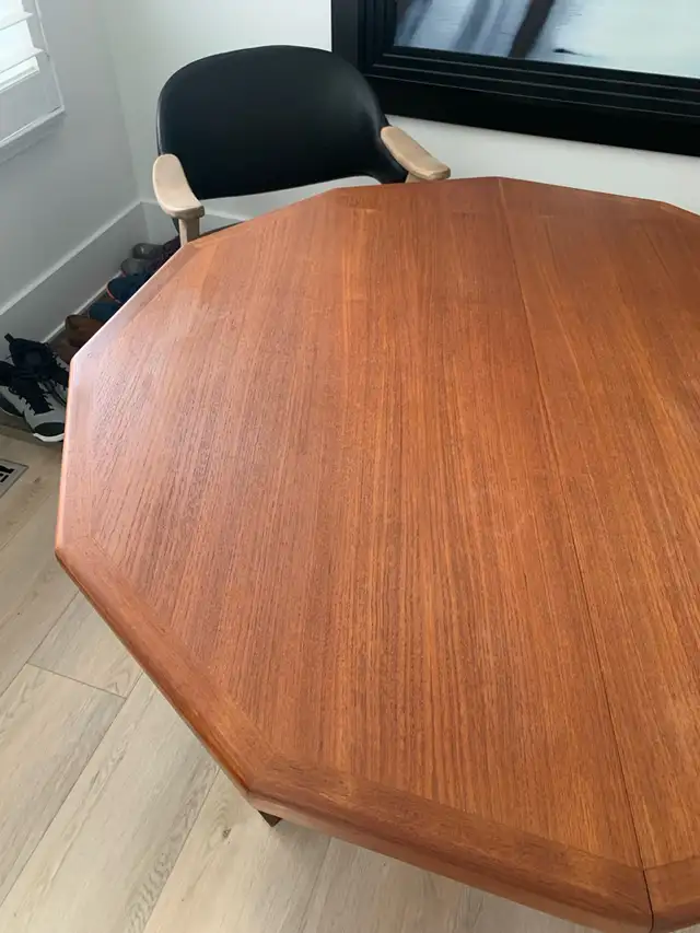 dining room table in Dining Tables & Sets in Hamilton - Image 5