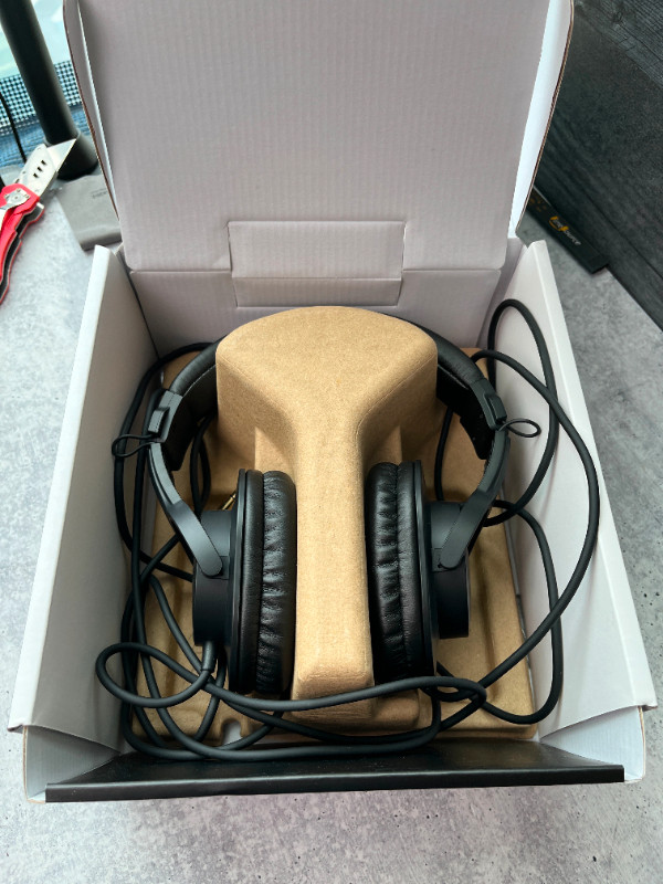Audio-Technica Professional Studio Monitor Headphones ATH-M20X in Headphones in City of Toronto