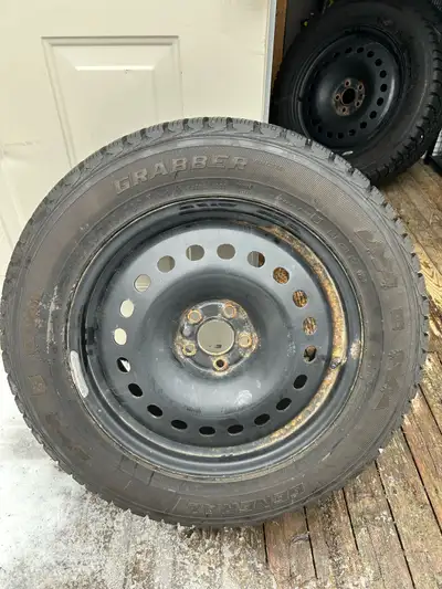 Set of 4 General Grabber winter tires and steel rims. Fit on 2016 and 2022 Ford Edge. Rims are 18x7....