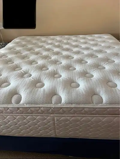 Free Delivery!!! NICE KING PILLOWTOP BED, View more