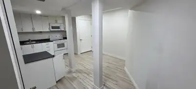 2 bedroom 1 bathroom 2 income required Queen and McVean 5 min drive from 427 5 min walk to the 501 z...