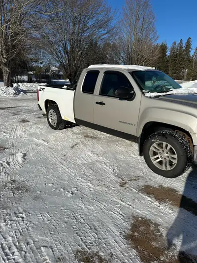 2009 gmc sierra for sale. Motor has about 170k on it truck has 286k. Has new alternator, tires have...