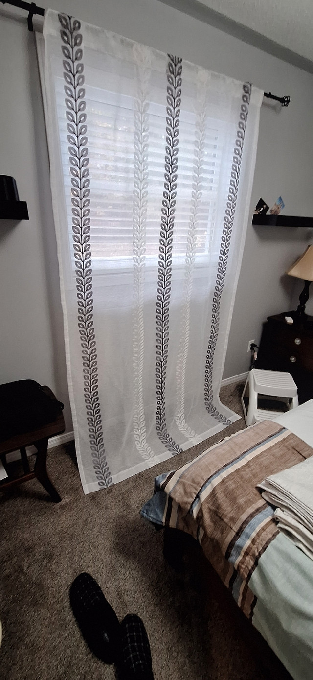 Floral pattern Sheer curtains, excellent condition.  in Window Treatments in Petawawa - Image 3