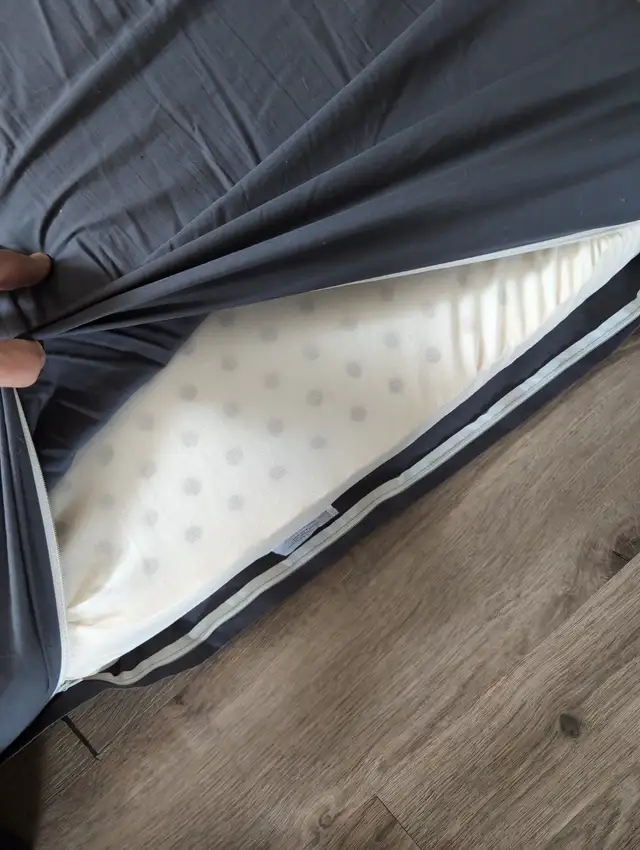 Lit/topper 100% latex - twin XL - 4 pouce épaisseur in Beds & Mattresses in Drummondville - Image 3