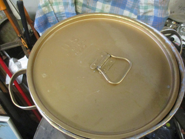1944 WW@ USMC 5 GALLON COOKING POT WITH LID $20. SOLDIER MARINES in Arts & Collectibles in Winnipeg - Image 3