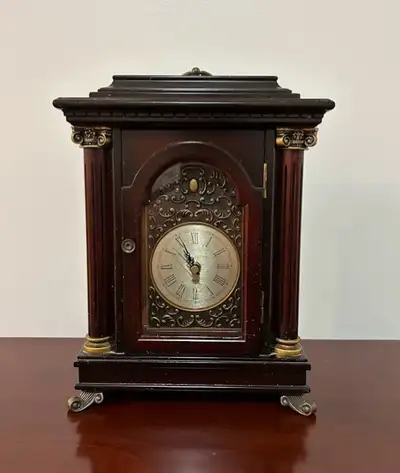 Great conditon Excellente condition Bought at Bombay store for $150+ tax Acheté au magasin Bombay po...