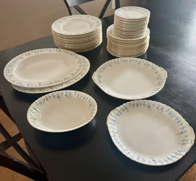 80+pc Royal Albert Bone China Collection (16pc Settings)