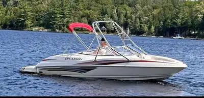 Larson Senza 186 2007 Larson Senza 186 2007 Bateau de ski et wake board avec toit Bimini et plage po...