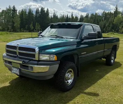 Exceptionally clean and increasingly hard-to-find 1998 Dodge Ram 2500 SLT 4x4 with the legendary 5.9...