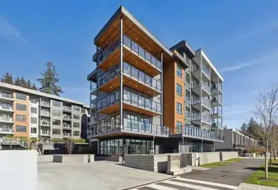Private bedroom available in a modern, fully furnished 2-bedroom condo in Lupine Walk (Ravenwoods),...