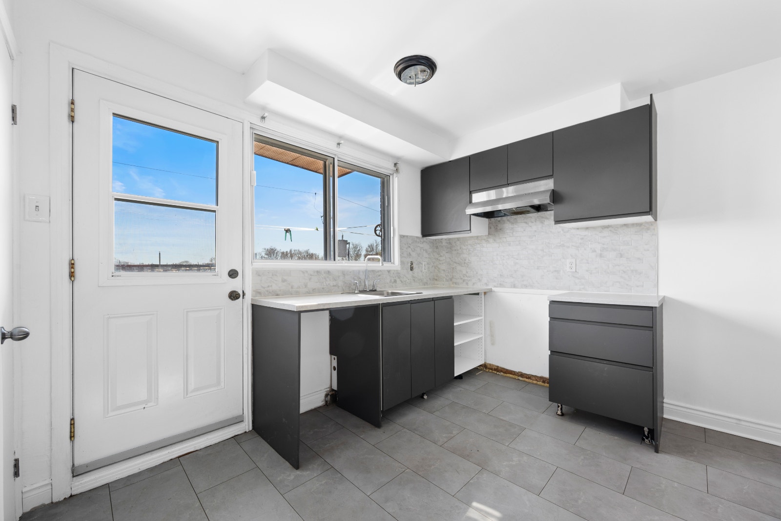 GRAND 5½ avec 3 chambres à coucher, Libre Immédiatement !! — photo 1