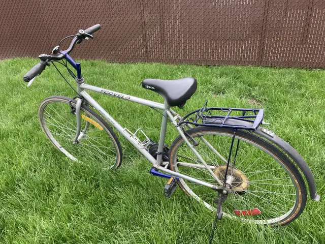 velo de route besoin d’amour in Road in City of Montréal - Image 2