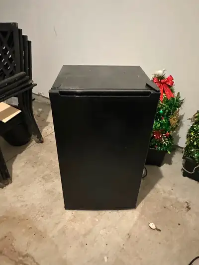 I have never used this and it has been in my garage. I don’t have the box. It has a freezer in it.