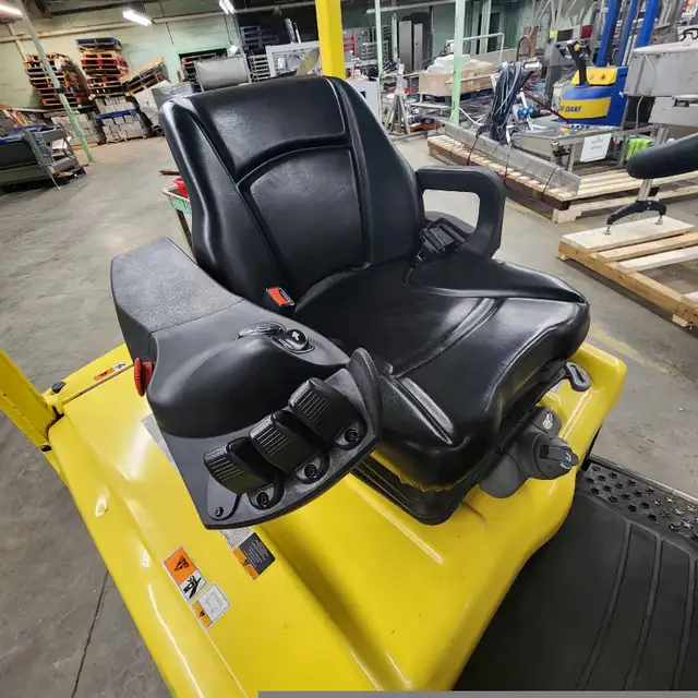 Chariot élévateur Hyster Forklift Model J35XNT 3450 lb in Other in West Island - Image 6