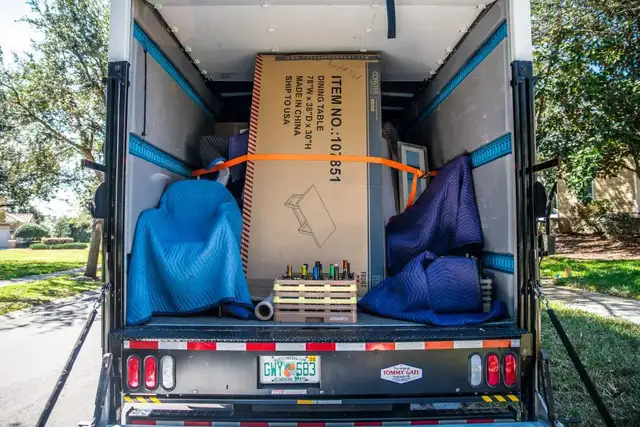 Moving service64551239238018122