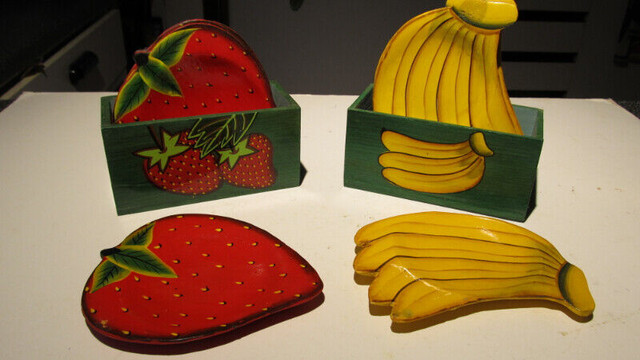 Decorative wooden coasters sets/ strawberry and banana/ in Arts & Collectibles in Oakville / Halton Region