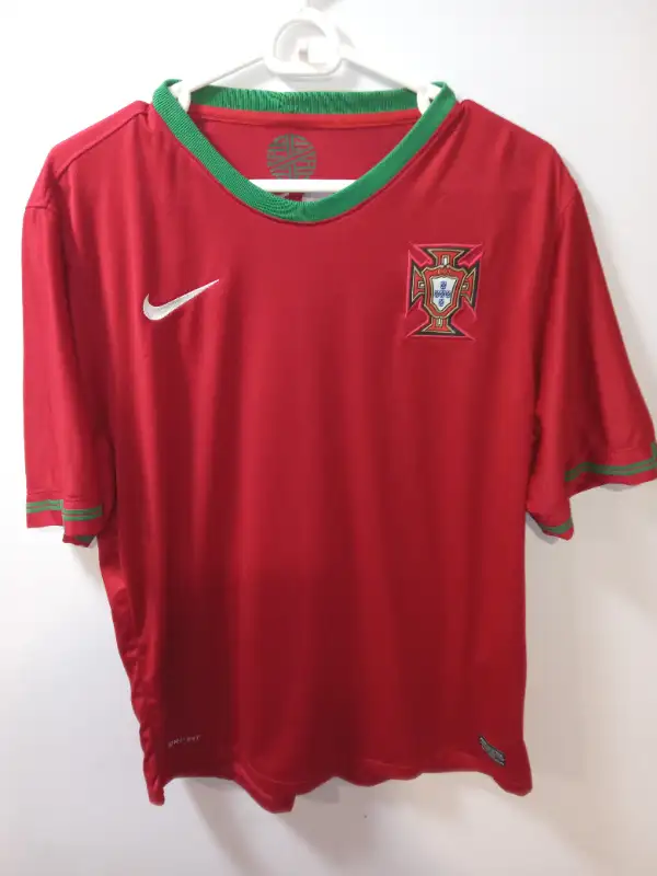 Nike FPF Portugal Soccer Jersey in Soccer in St. Catharines - Image 2