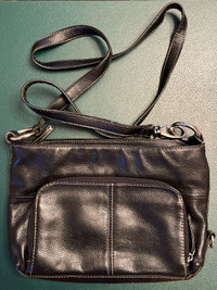 Leather Handbag good condition 7”x11”