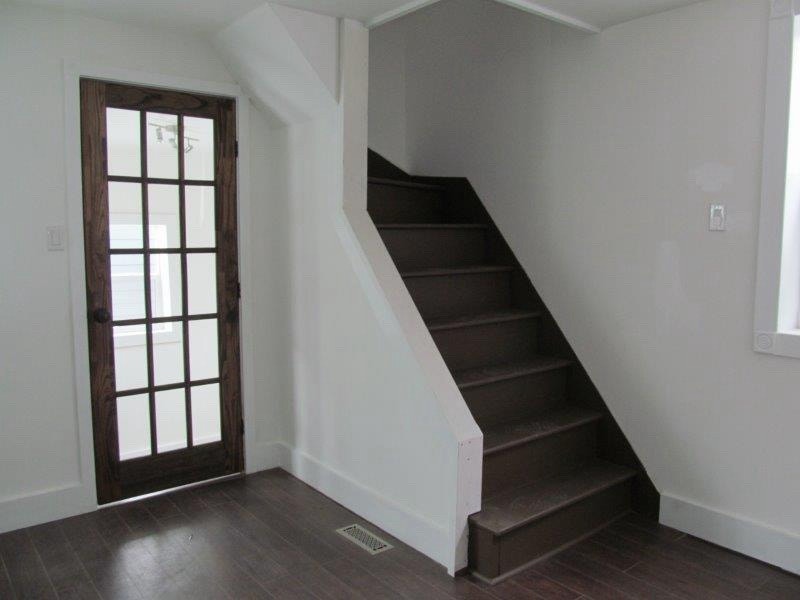 St. Boniface 2 Bedroom + Loft - Garage & Private Fenced Yard 3
