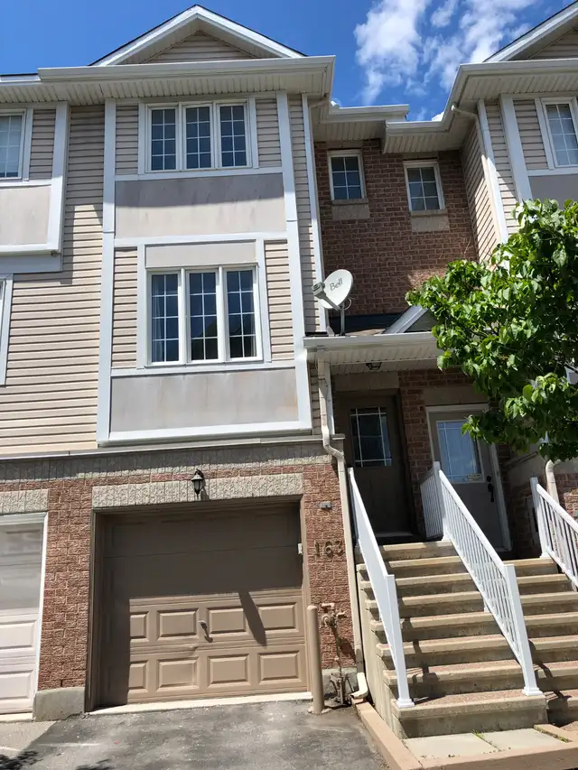 Great Location Townhouse for Rent in Central Park!!