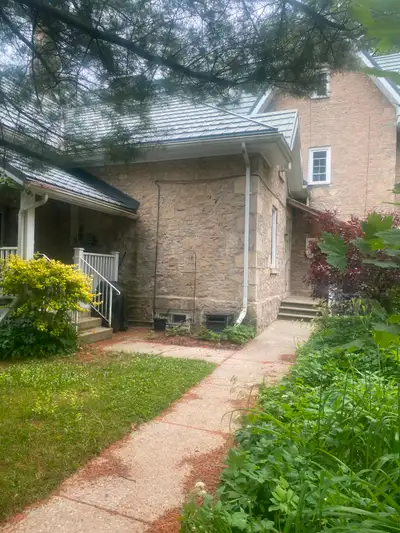 Bachelor unit located at 29 Grange Street