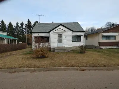3 bedroom house for rent in the town of Legal Alberta It is partly furnished and i will pay the util...