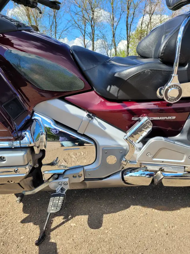 2006 1800 Honda Goldwing in Touring in Regina - Image 5