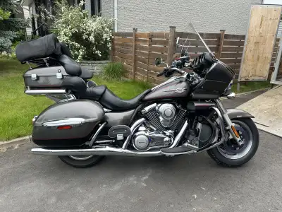 Moto bien entretenue (historique d’entretien disponible), pneu neuf à l’avant. Nombreux extras : - H...